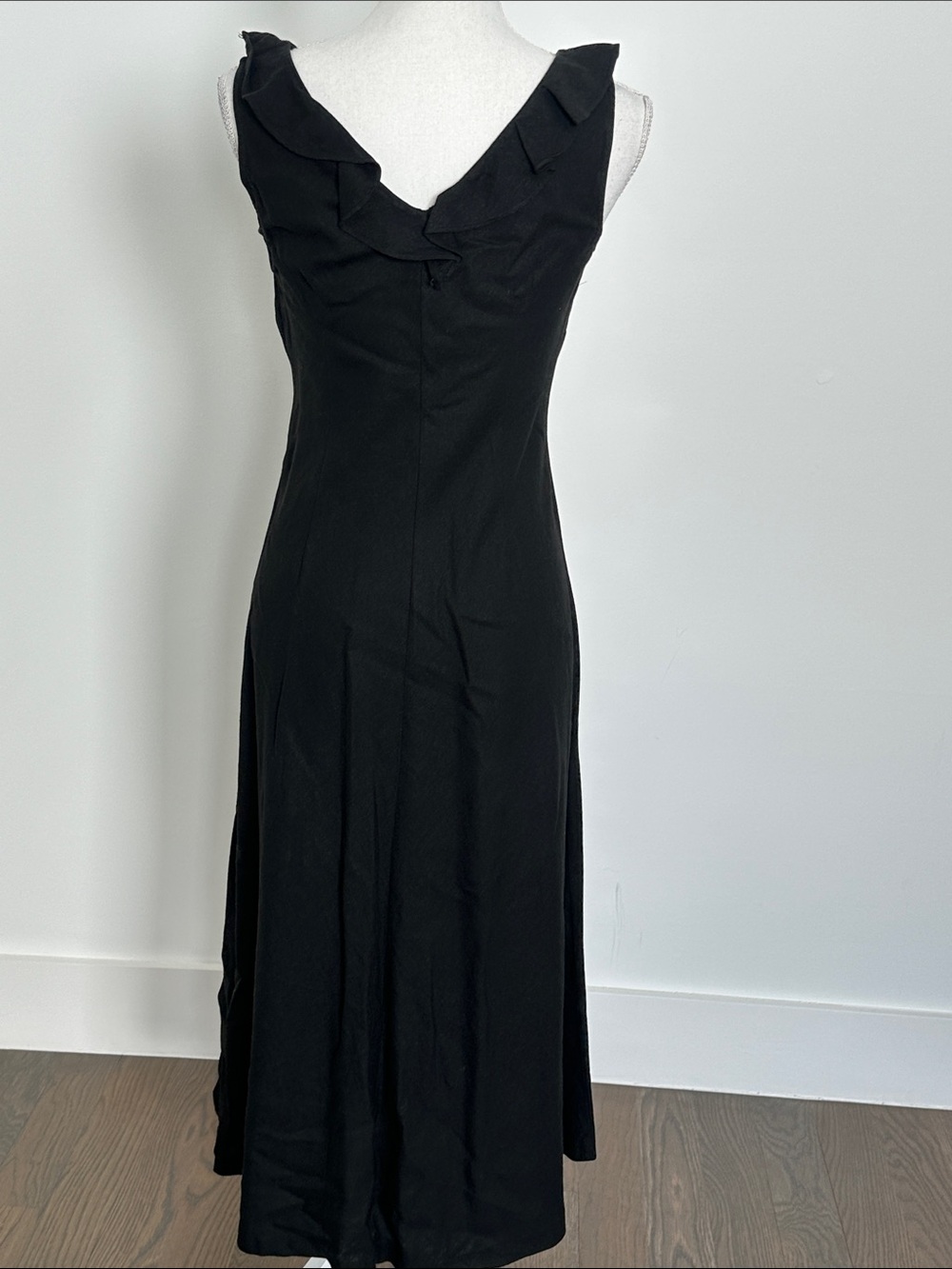 Ruffled V-Neck Black Maxi Dress - Picture 4 of 4
